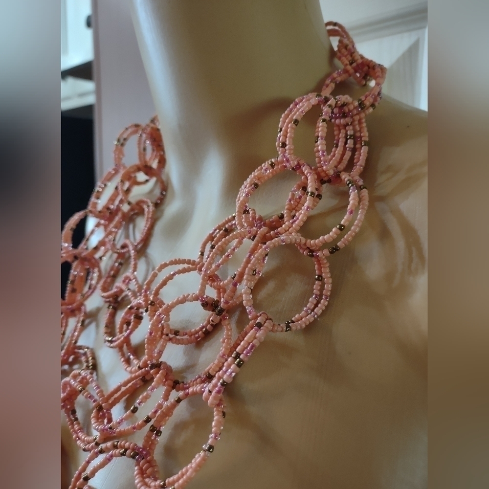 Pink women's beaded necklace and earrings set - Picture 3 of 5